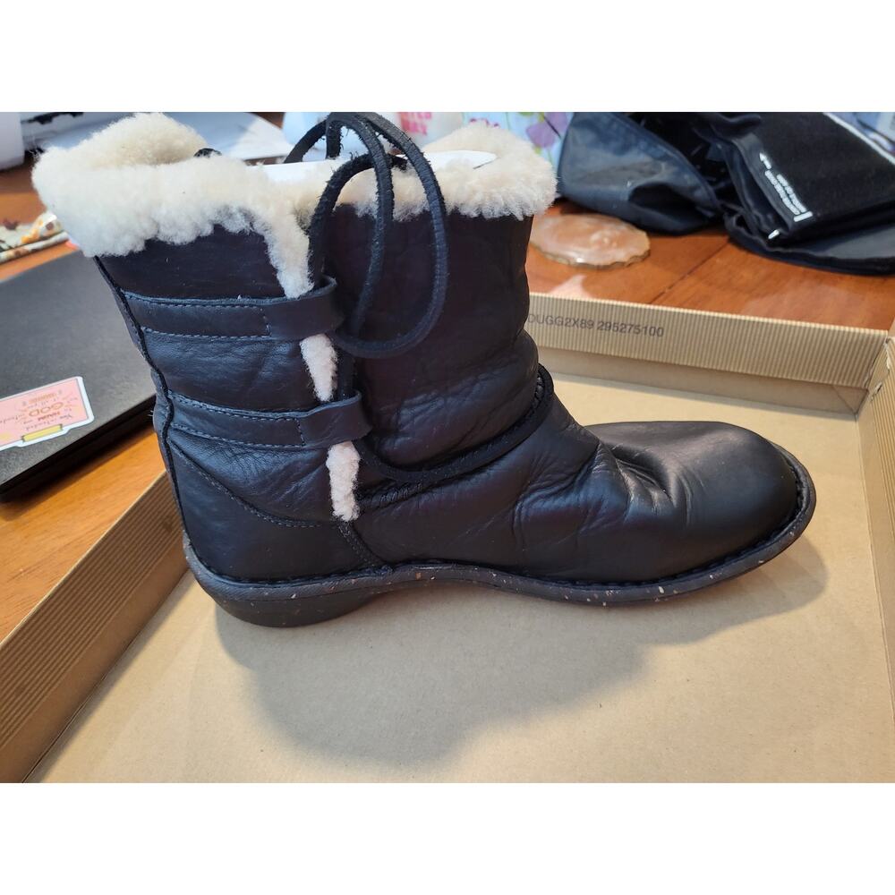 Ugg Capsia Leather Boots Sheepskin Black Women's Size 7